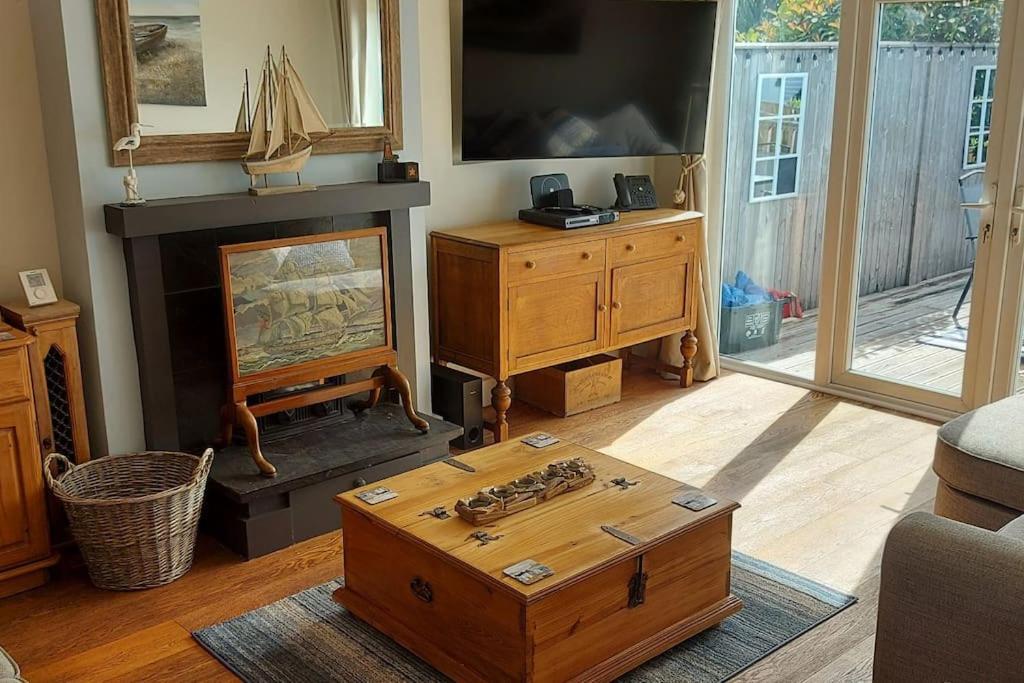 Sea Crest, Beautiful Home In Tenby With Sea Views エクステリア 写真