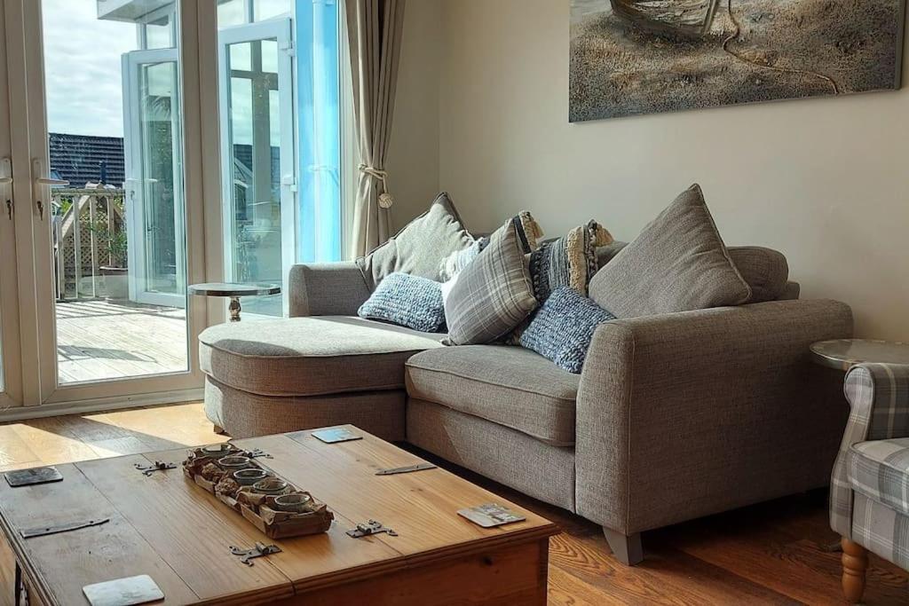 Sea Crest, Beautiful Home In Tenby With Sea Views エクステリア 写真