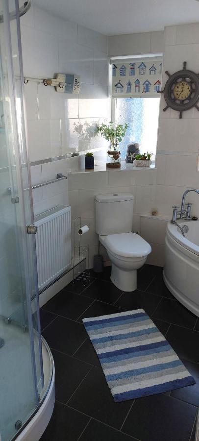 Sea Crest, Beautiful Home In Tenby With Sea Views エクステリア 写真
