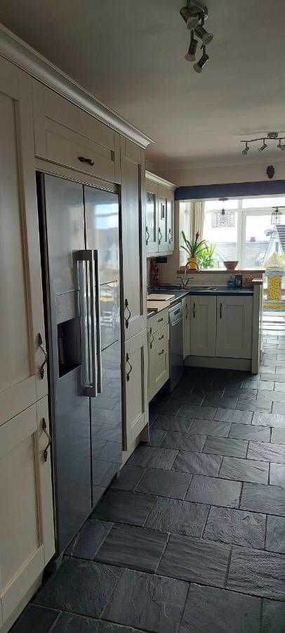Sea Crest, Beautiful Home In Tenby With Sea Views エクステリア 写真